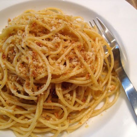 Spaghetti with Anchovies, Breadcrumbs and Walnuts