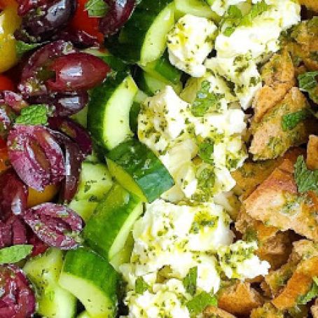 Mediterranean Salad with Lemon-Herb Vinaigrette