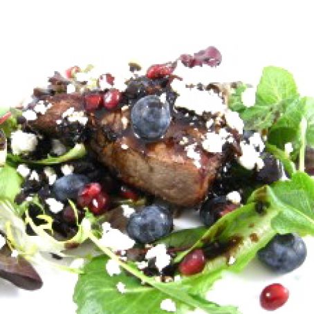 5 Star, Skinny Steak Salad with Dreamy Pomegranate-Balsamic Reduction Sauce