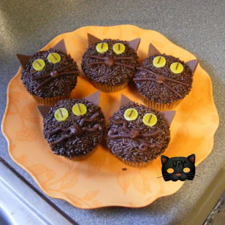 Black Cat Cupcakes (Halloween)