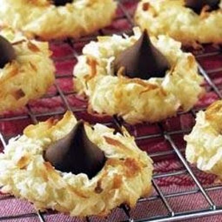 KISSES Macaroon Cookies