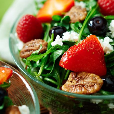 Fresh Berry Salad with Arugula and Goat Cheese