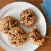 Chewy Oatmeal Raisin Cookies