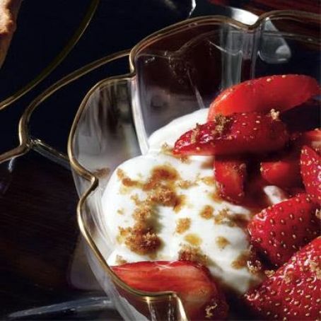 VANILLA CREAMS w/STRAWBERRIES IN CASSIS