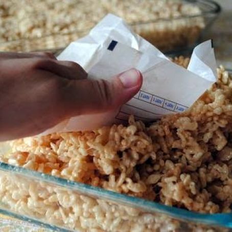 Mom's Rice Krispie Treats by Talkin' Chow Playin' House