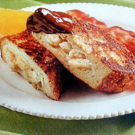 FRENCH TOAST - BANANA-STUFFED WITH CHOCOLATE-HAZELNUT-SAUCE