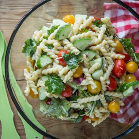 Pasta Salad with Tomatoes and Cucumbers