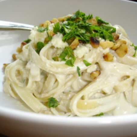 FETTUCCINE WITH WALNUT SAUCE