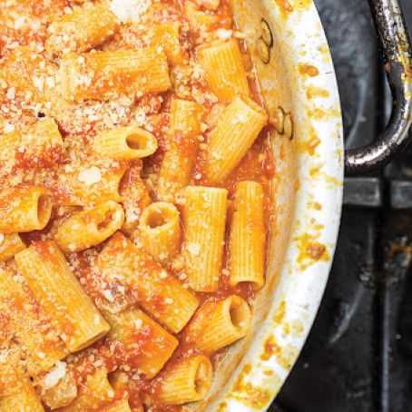 Rigatoni with Pancetta Tomato Sauce (Rigatoni all'Amatriciana)