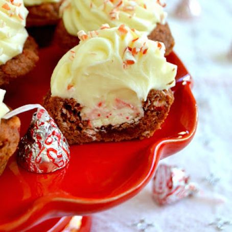 Peppermint Bark Cheesecake Cookie Cups