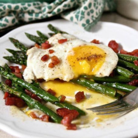 Asparagus with Crispy Pancetta and a Fried Egg