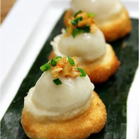 Banh It Ram (Fried Sticky Rice Dumplings)