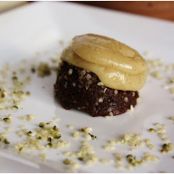 Raw Chocolate Cupcakes with Vanilla-Cashew Frosting