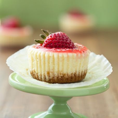 Cheesecake Cupcakes {With Strawberry or Salted Caramel Topping}