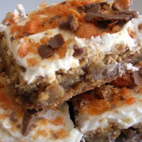 Butterfinger Blondies | Six Sisters' Stuff