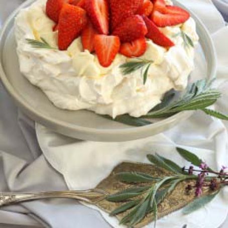 Pavlova – Meringue Cake