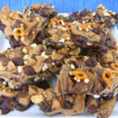 CHUNKY PEANUT BUTTER BARK WITH PRETZELS/PEANUTS