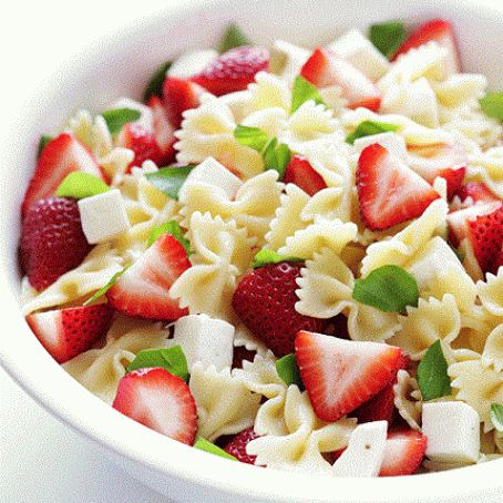 5-Ingredient Strawberry Caprese Pasta Salad