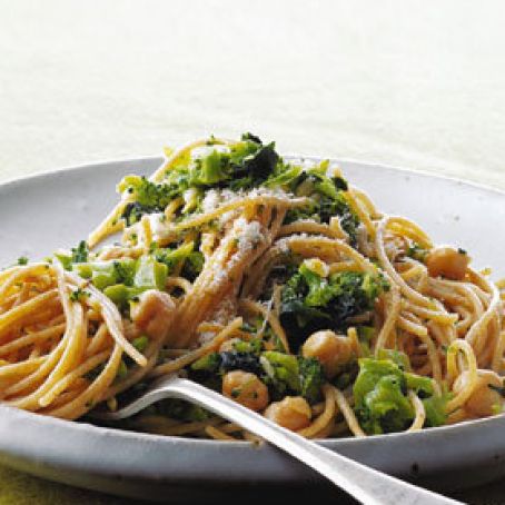 Spaghetti with Broccoli, Chickpeas, and Garlic
