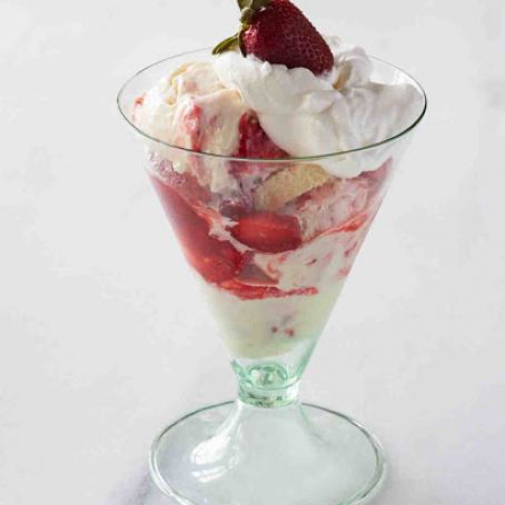 Strawberry-Shortcake Sundaes
