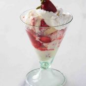 Strawberry-Shortcake Sundaes