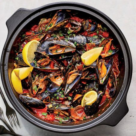 Mussels in Spicy Tomato Sauce