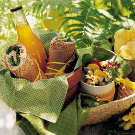 FRESH PESTO PASTA SALAD