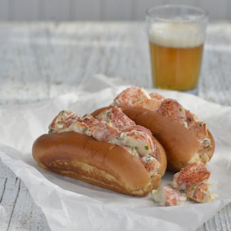 Classic New England Lobster Roll