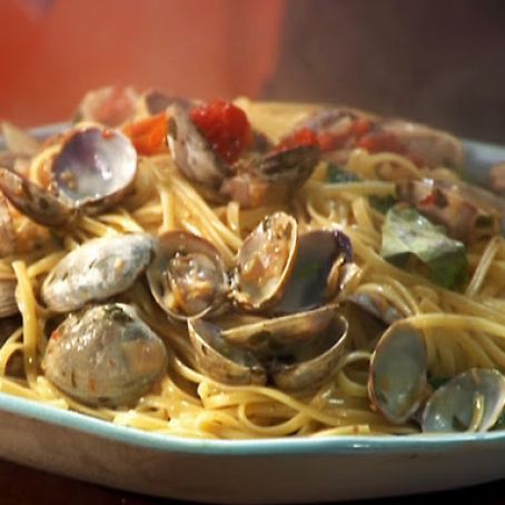 Linguini and Clams in Cherry Tomato Sauce - Rachel Ray
