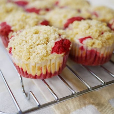 Red Velvet Cheesecake Cupcakes with Streusel Topping