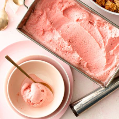Strawberry Balsamic Frozen Yogurt