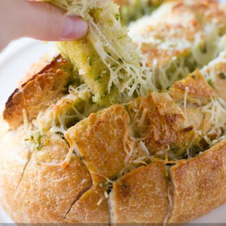 Mouthwatering cheesy pesto bread