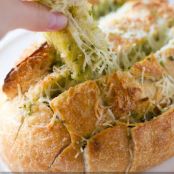 Mouthwatering cheesy pesto bread