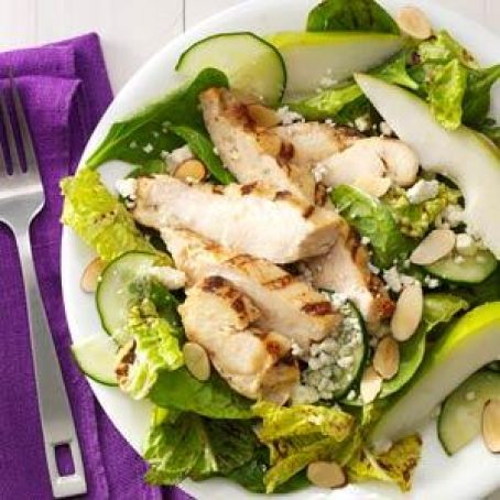 Pear and Chicken Salad with Gorgonzola