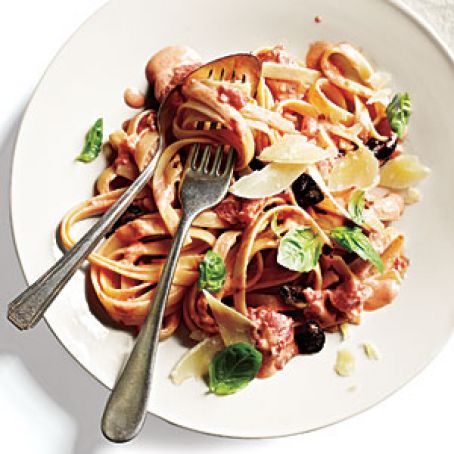 Fettuccine with Tomato-Cream Sauce