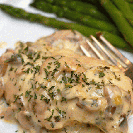 Supremes de Volaille aux Champignons (Chicken Breasts with Mushroom and Cream)