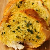 VEGAN GARLIC BREAD