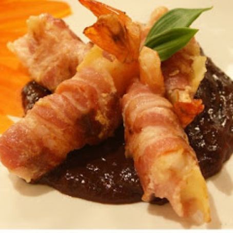 CAMARONES ENVUELTOS EN TOCINO CON SALSA DE TAMARINDO