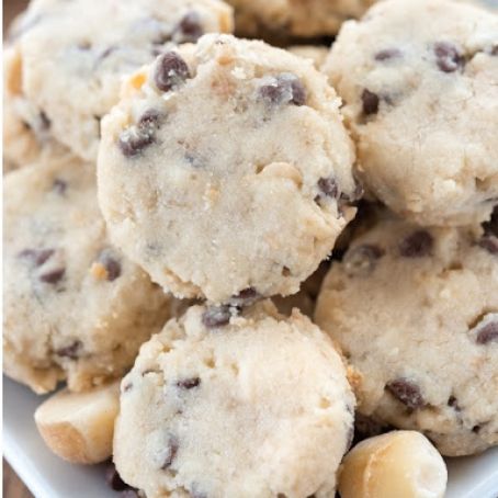 Macadamia Chocolate Chip Shortbread Cookies
