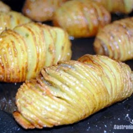 PAPAS HASSELBACK CON AJO Y CLAVO