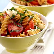 TOMATO, BASIL AND SMOKED MOZZARELLA PASTA SALAD