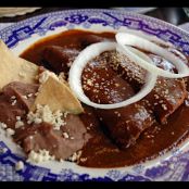 ENCHILADAS POBLANAS DE MOLE ROJO