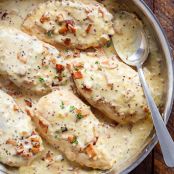 CREAMY HONEY MUSTARD CHICKEN WITH CRISPY BACON