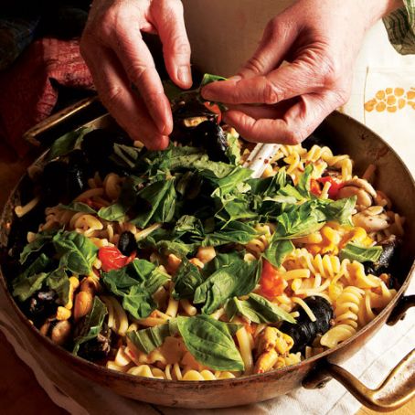 Pasta with Cannellini Beans and Mussels