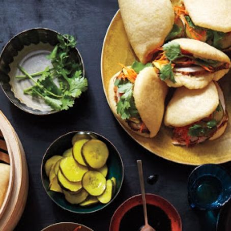Cornmeal Bao with Turkey and Black Pepper Sauce