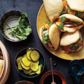 Cornmeal Bao with Turkey and Black Pepper Sauce