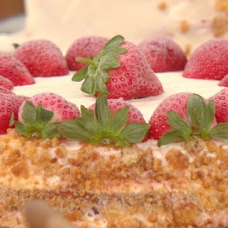 #8: Buddy Valastro's Strawberry Milkshake Cake