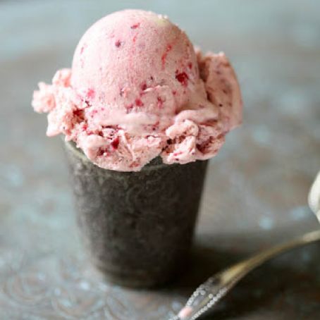 ICE CREAM - The Best Fresh Strawberry Ice Cream