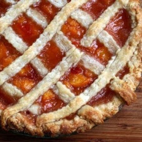 FIRST-PRIZE PEACH PIE  with LATTICE CRUST