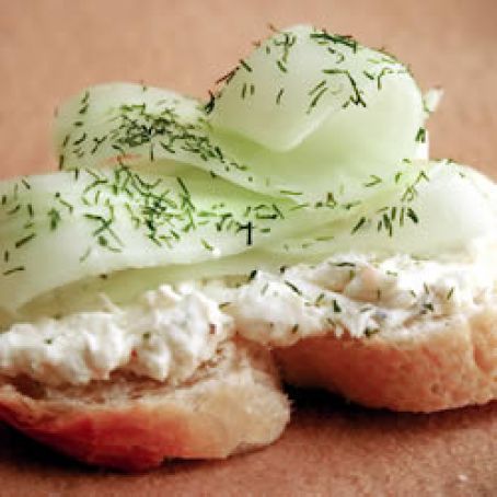 Creamy Dill Cucumber Toasties